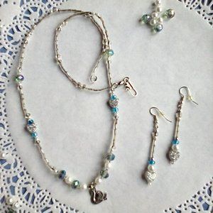 Women's Necklace 23" Truly Elegant Swan Necklace